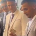''Dajem vam je, ali pod jednim uslovom...'' Dirljiva scena na srpskoj svadbi rasplakala region, mladin brat ostavio sve bez…