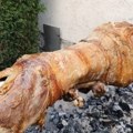 Janjetina kao kavijar: Seli na pečenje u restoran, kad je stigao račun od 170 €, umalo nisu pali u nesvest (FOTO)