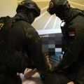 Pogledajte snimak hapšenja osumnjičenog za ubistvo vođe navijača: Pavle spavao, UKP mu stavio lisice na ruke
