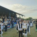 FOLKLOR OKUPIO SREMSKU RAČU: Tradicionalna igra pred punim tribinama