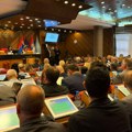 Pred sednicu novosadske skupštine: Mićin o novom železničkom stajalištu, opozicija o sutrašnjem skupu SNS