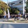 Predizborni skup SNS ispred muzeja