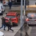 Snimak jezive tuče u Novom Sadu: Svom snagom gurnuo devojku