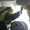 Novi detalji drame u Americi Piloti aviona tri puta upozoravali pre nego što su prozor i deo trupa otpali