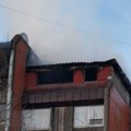 "Komšija me je probudio i rekao da gori zgrada!": Prve slike požara na Banjici, evakuisani svi spratovi