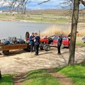 Volonteri sa Pedagoškog fakulteta i studenti očistili Aleksandrovačko jezero FOTO