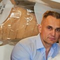 Jovana otkrila da je konkurencija u pakovanje Draganovog hleba "ubacila živog miša": Telegraf došao do dokaza