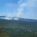 Na požarištu kod Bileće situacija i dalje teška, za sada ne preti kućama: Vatrogasci celu noć na terenu