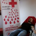 Decenija humanosti: Bore se za svaku kap krvi