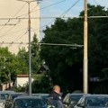 Povređen motociklista: Teška saobraćajna nesreća na Zvezdari: Na licu mesta policija i Hitna (foto)