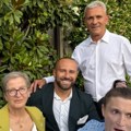 "30 Godina je u kolicima": Dado Polumenta podelio fotografiju sa roditeljima i sestrom: "Dali su joj pogrešnu injekciju i…