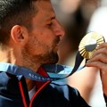 Da li to Novak ima nešto da nam poruči? FOTO