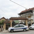 Prve slike sa mesta dvostrukog ubistva kod Despotovca: Sumnja se da je baku i deku ubio unuk, tela u lokvi krvi zatekli rođaci…
