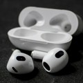Stiže konkurencija za AirPods: OpenAI razvija sopstvene slušalice