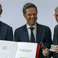Merc i Rute dočekani zvižducima posle dodele nagrade NATO-u