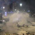 (Foto) Haos i divljanje na ulicama i u ovom evropskom gradu! Demonstranti palili i pljačkali lokale: Preko 100 uhapšenih…