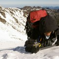 Na desetine planinara prolazilo pored kolege koji je umirao, niko mu nije pomogao: Svi su želeli da što pre dođu do vrha…