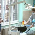700.000 Ljudi u Srbiji nema nijedan zub Na Vračaru bi mesečno trebalo da se urade 22 proteze, a ne urade nijednu jer je…