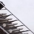 Rusiji stiže 6.000 kamikaza Plaćene u zlatnim polugama, teškim više od 2 tone (video)