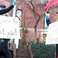 "Probudi se,Ostine" Ispred doma ministra odbrane SAD propaletsinski aktivisti bacili đubrivo - ovaj čin ima jasnu poruku…