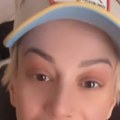 (Foto) ovakvu je dosad niste videli: Naša voditeljka (43) se snimila bez šminke u trenerci, a evo ko joj je pravio društvo
