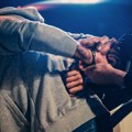 Saslušan mladić (19) zbog pokušaja ubistva: Izbo radnika obezbeđenja poznatog splava: Napadu prethodila svađa
