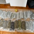 U Beogradu uhapšene dve osobe kod kojih je pronađena veća količina droge i oružja