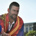“U Grčku da odem, da vas ne vidim više”: Društvene mreže su urnebesno reagovale na vest da se Novak Đoković seli iz Srbije…