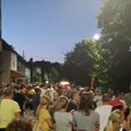 Protest ispred zgrade policije i prostorija SNS