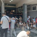 Protest ispred zgrade Suda zbog dvojice uhapšenih u incidentu ispred DUNP-a