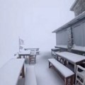 Sneg zavejao Grčku: Deo zemlje se zabeleo, a na popularnim ostrvima tutnji nevreme (video)
