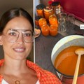 Počela zimnica Mirka Vasiljević zasukala rukave, poređala tegle pa pokazala kako se kuva džem