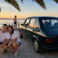 До Ханиотија „стојадином“ старим 26 година: Породица из Раковца атракција на грчком приморју