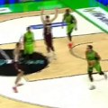 Košarkaš Tofaša "oponašao" Dušana Kecmana, pogodio sa celog terena za delirijum i pobedu