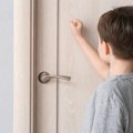 Dečak iz Srbije dan pre slave pozvonio komšijama na vrata Primetio neobičnu stvar u svom domu, pa potezom napravio haos na…