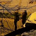 "Blago kući koju zaobiđu": Potukle se dve devojke, snimak "okršaja" zgorzio Beograđane (VIDEO)