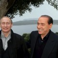 Путин распорио јелена, извадио му срце и дао берлусконију: "Берлускони се потом сакрио иза дрвета и..."