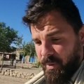 Objavio sliku starca na klupi, a onda je usledio poziv koji ga je zaprepastio Ono što se dogodilo posle deluje kao filmski…