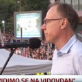 „Nenasilna borba donosi duboke promene“: Rektor Đokić na protestu sa studentima