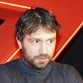 "Prevarila me je sa najboljim drugom u wc-u" Našem glumcu devojka zabila nož u leđa, morao i kod psihijatra: "Poslali su i…
