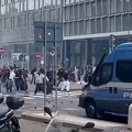 Sukob policije i demonstranata na protestu u Italiji: Letele dimne bombe, kamenje i staklene flaše