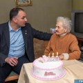 Zlatinka iz Zrenjanina proslavila stotku! Iz prve ugasila svećice pa mladima poručila ovako: Sekiracija i nervoza ubijaju…