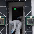 Napadač ušao u lokal i otvorio vatru na dvojicu muškaraca! Od povreda preminuli na licu mesta, nemačka policija ih juri (video)…