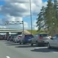 Haos zbog nestašice goriva: Redovi na auto-putu između dva najveća grada, ljudi čekaju satima