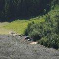 Nakon toplotnog talasa, u planinskim delovima Italije, na Alpima, pao sneg