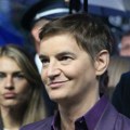 Brnabić obišla štandove SNS u Beogradu: Hvala pristalicama što se nisu uplašili