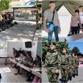 (Фото) Нова генерација регрута напунила српске касарне. Младићи и девојке на добровољном одслужењу војног рока.