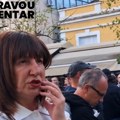 Kad je već u kontaktu sa „svetim ocima“: neka Dragana Knežević pita i za suzavac, batine, smene, pretnje, omalovažavanje i…