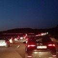 Strašan udes kod Mladenovca, među povređenima i dete (2)! Vozač "škode" sleteo sa puta i napravio haos, troje prevezeno za…