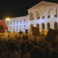 Zbog stambene krize hiljade ljudi protestovale ispred Parlamenta Portugalije